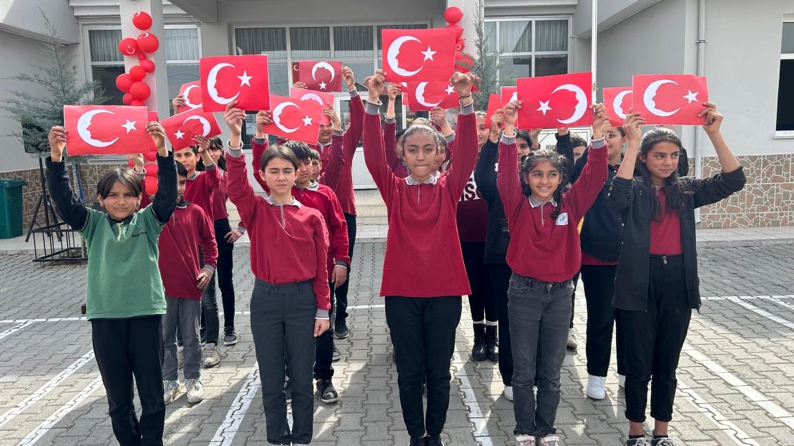 12 Mart İstiklal Marşı'nın Kabulü Dolayısıyla Okulumuzda Tören Düzenlendi